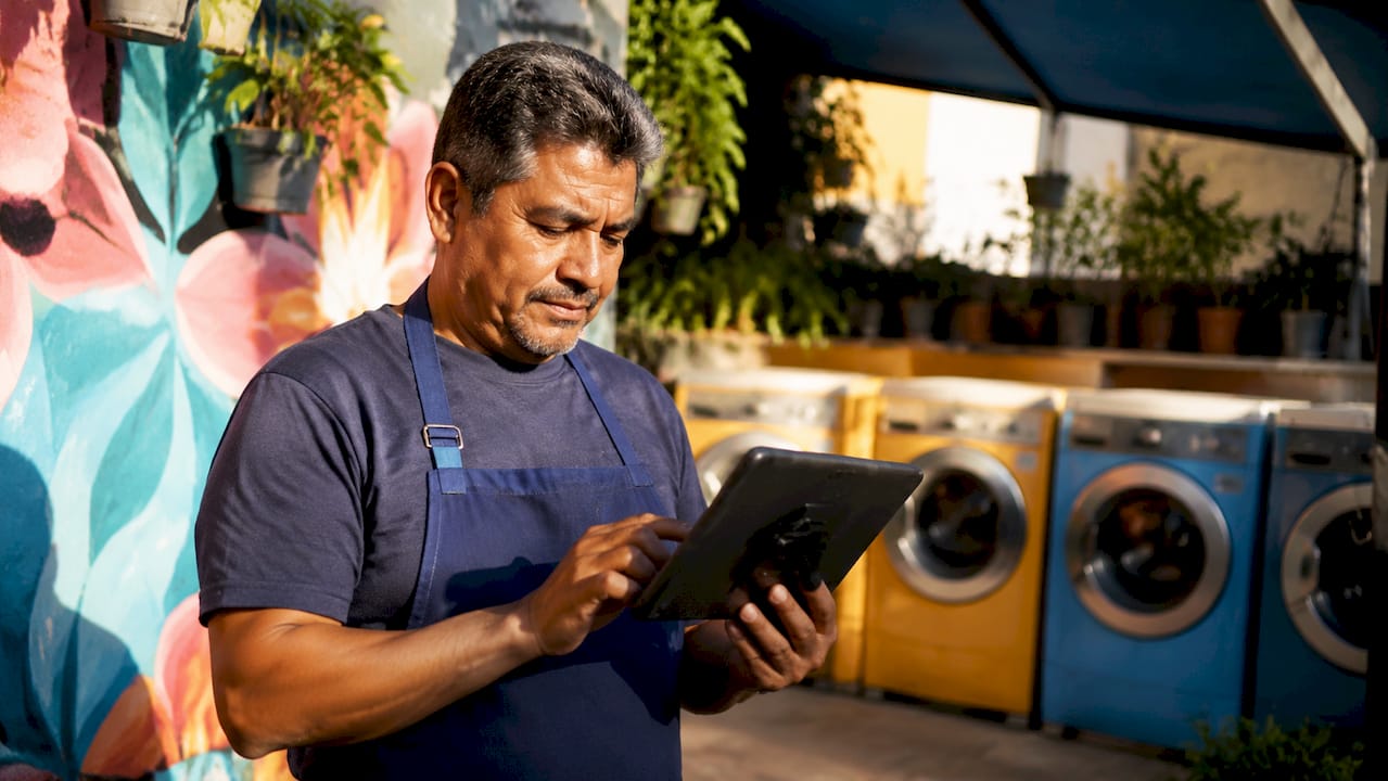 Mobile POS for Laundromats: Boost Revenue in 2026